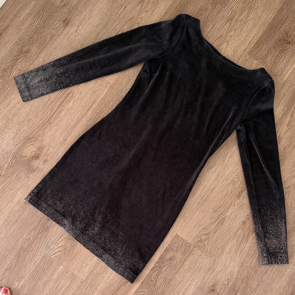 Black Long-Sleeve Velvet Bodycon Dress